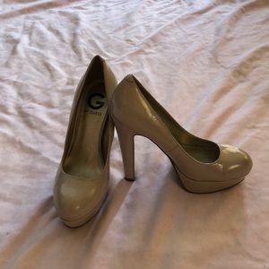 Nude pumps
